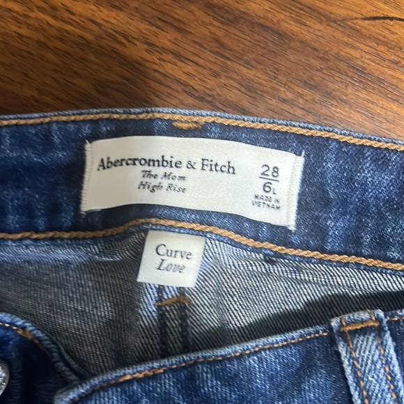 The Mom high rise curve love - Picture 2 of 3